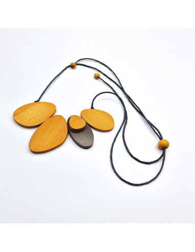 Collar naranja 4 óvalos madera y resina