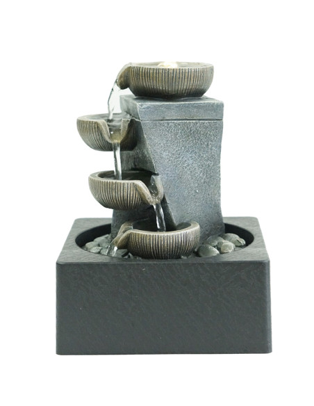 Font cascada 4 nivells amb llum groga