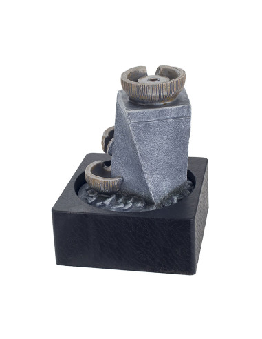 Font cascada 4 nivells amb llum groga