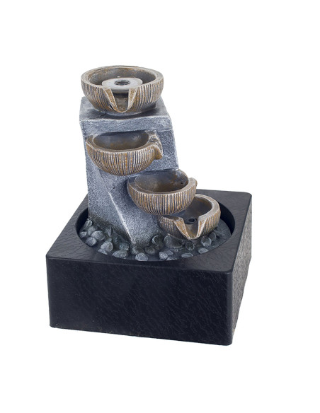 Font cascada 4 nivells amb llum groga