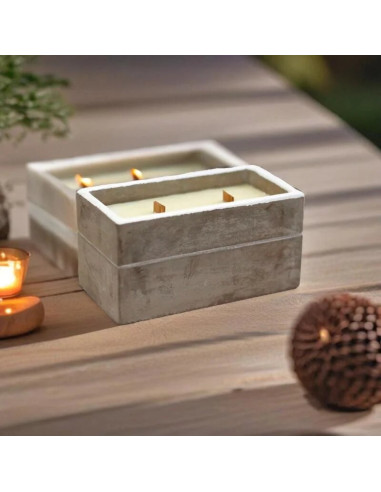 Vela de ciment amb metxa de fusta