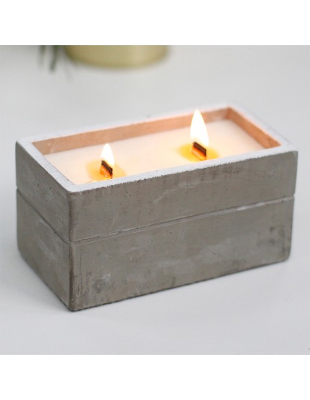 Vela de ciment amb metxa de fusta